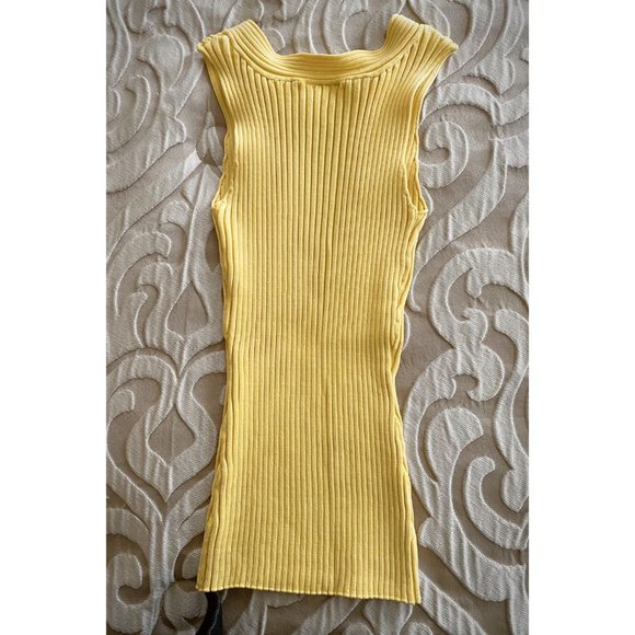 Cute Keyhole Ribbed Top - Picture 2 of 2